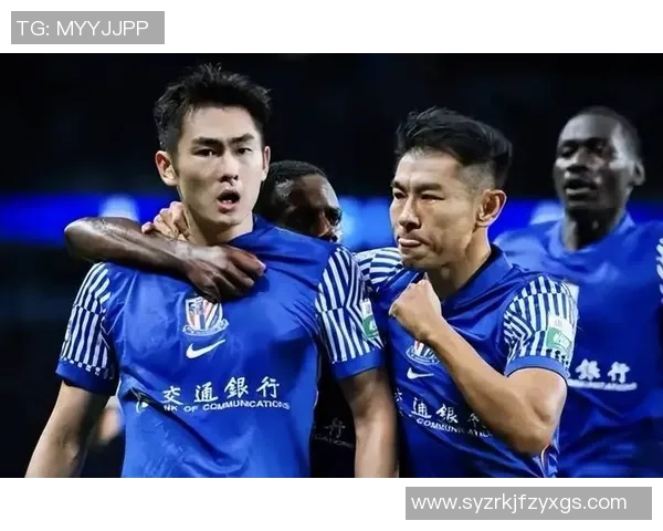 足球球星情绪爆发激烈争论裁判判罚引发赛场巨大争议