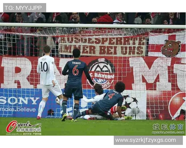 足球球星撒盐庆祝动作火爆全场引发球迷热议与模仿风潮