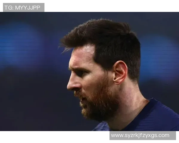 足球球星飞铲引发赛场风波裁判判罚引争议各方激辩公平与激情